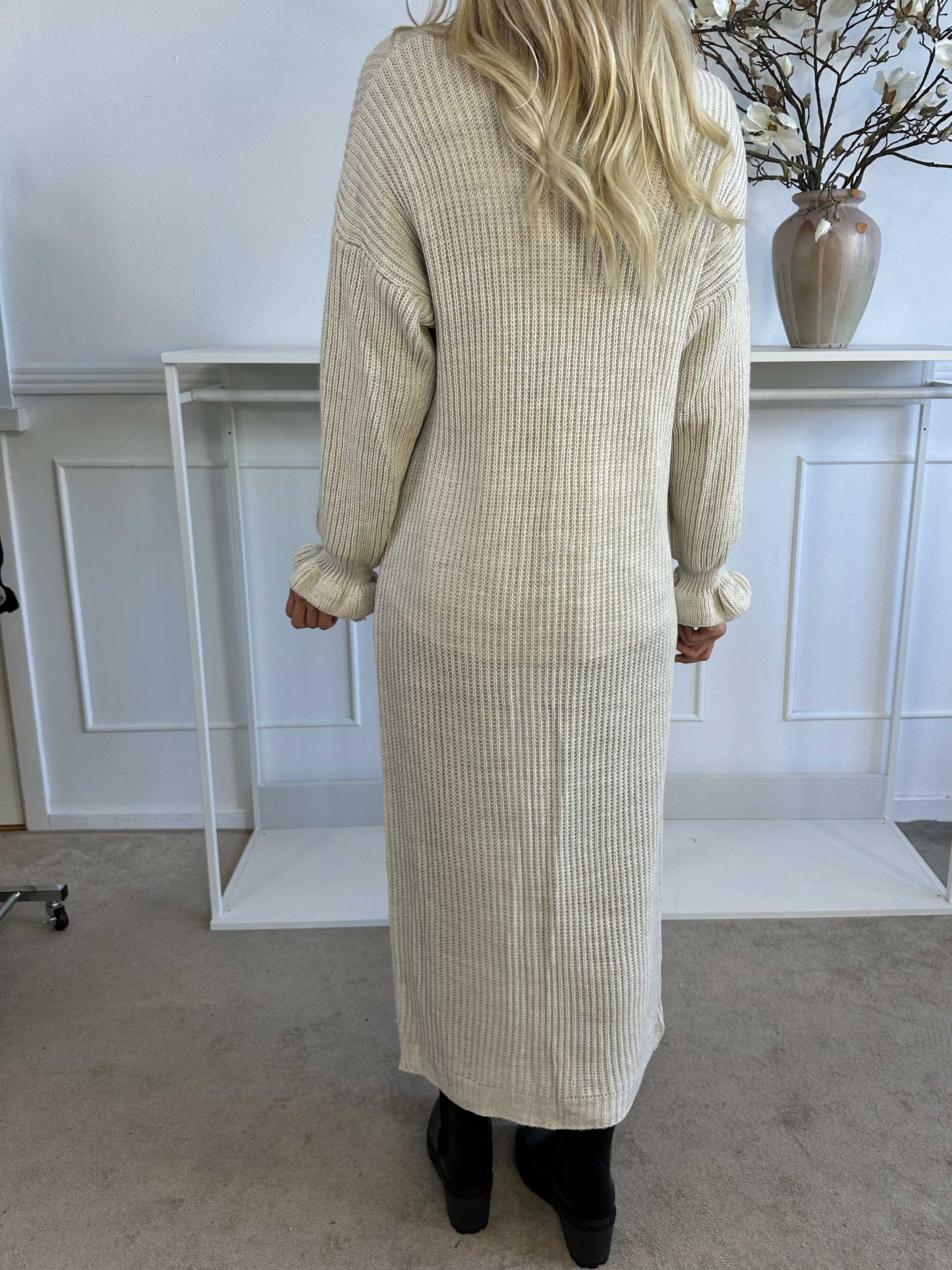 Catalina - Lang strikcardigan med sløjfer og flæsekant